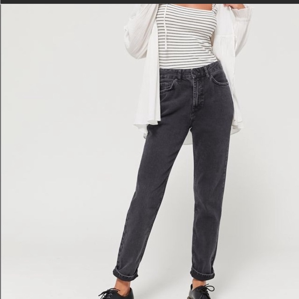BDG URBAN OUTFITTERS MOM HIGH RISE JEANS IN BLACK SIZE 26